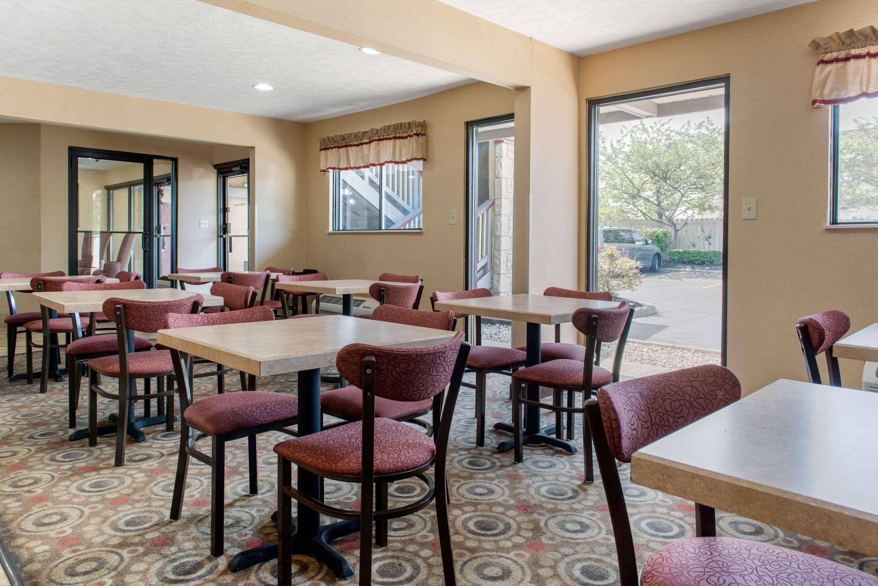 Quality Inn Columbus-East Exterior foto